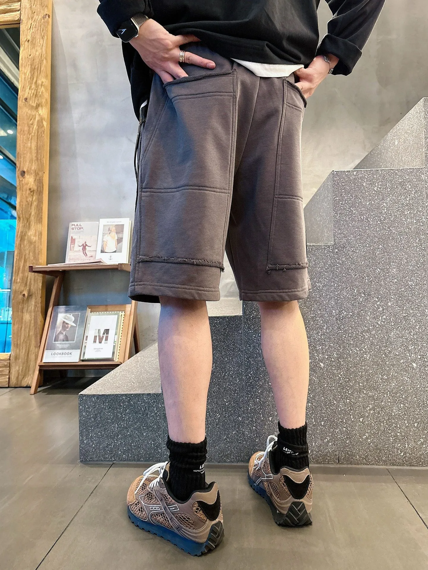 Balenciaga's three-standard complete 2026 summer New Arrival men's casual shorts, advanced custom-made Breathable fabric, Breathable fabric, extremely stretchy and comfortable, impeccable details, top-grade accessories, original logo design concept, delicate and soft feel! The upper body fit is awesome! Size: M-XXXL Please state your height and weight when ordering